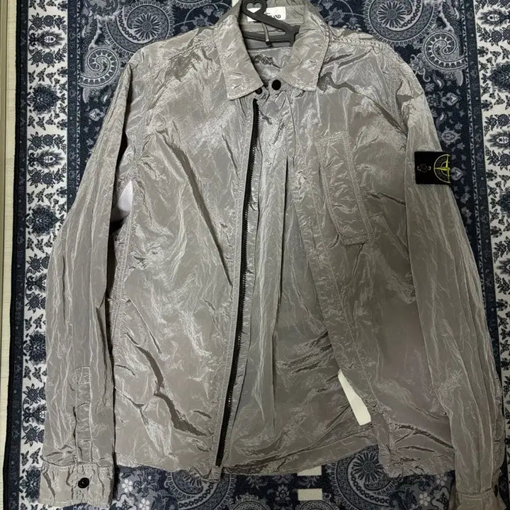 [SOLD OUT] 18ss 스톤아일랜드 나일론 메탈 오버셔츠 실버그레이