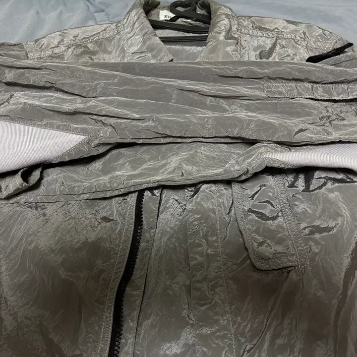 [SOLD OUT] 18ss 스톤아일랜드 나일론 메탈 오버셔츠 실버그레이