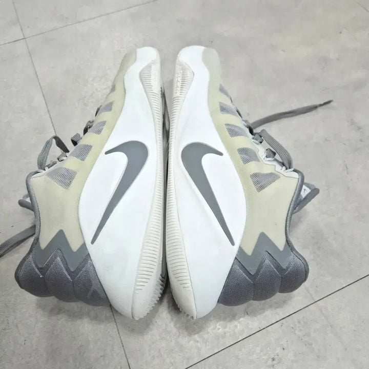 [BUNJANG] Nike Hyperdunk Basketball Shoes Gray 270 / 나이키 하이퍼덩크 농구화 그레이 270