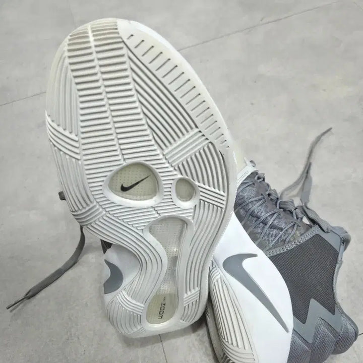 [BUNJANG] Nike Hyperdunk Basketball Shoes Gray 270 / 나이키 하이퍼덩크 농구화 그레이 270