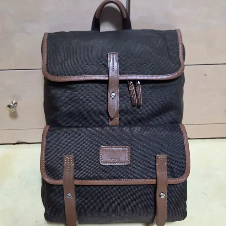 [BUNJANG] Tumi Alpha Bravo Folsom Backpack Dark Brown / 투미 정품 알파브라보 폴섬 백팩 거의새제품