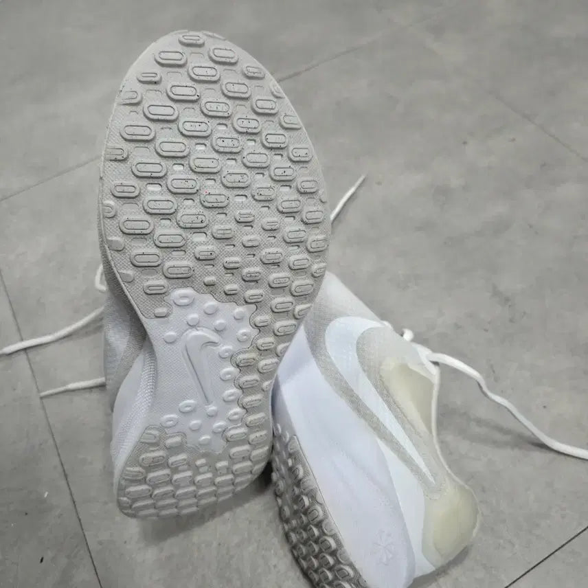 [BUNJANG] Nike Revolution 7 Running Shoes 250 / 나이키 레볼루션7  러닝화 250