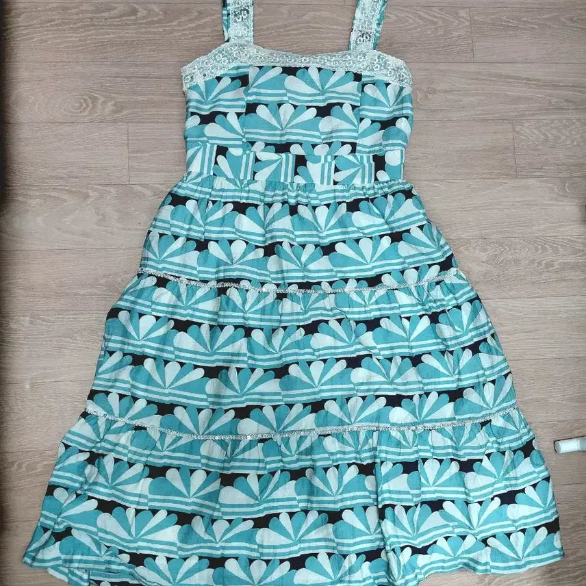 [BUNJANG] Fairy Mori Mint Lace Embroidered Midi Dress / 페어리 모리 민트 레이스 자수 큐빅 펄 엠브로이드 원피스