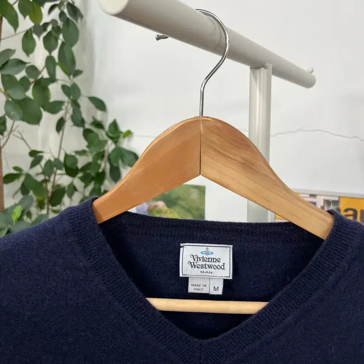 [BUNJANG] Vivienne Westwood V-Neck Knit Sweater (M) / 비비안웨스트우드 브이넥 니트 M