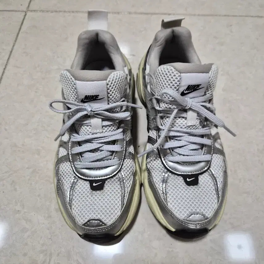 [BUNJANG] Nike V2K 230 Sneakers / 나이키 v2k 230사이즈