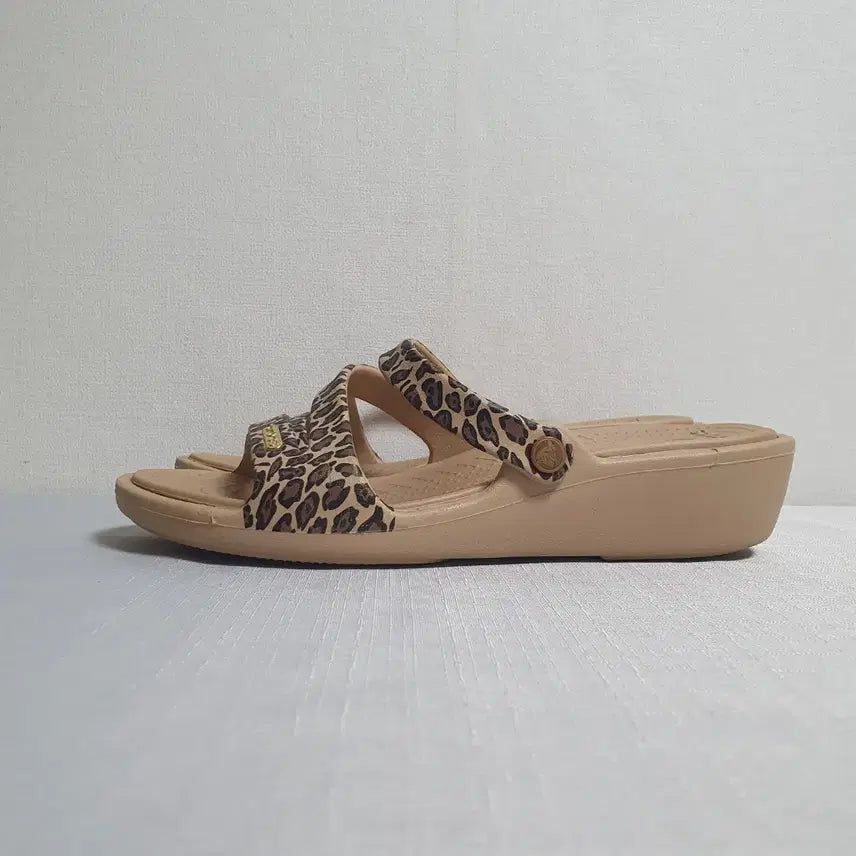 [BUNJANG] Crocs Patricia II Leopard Wedge Slide Sandals / 240mm 크록스 패트리샤2 레오파드 웨지 슬리퍼 샌들 W7
