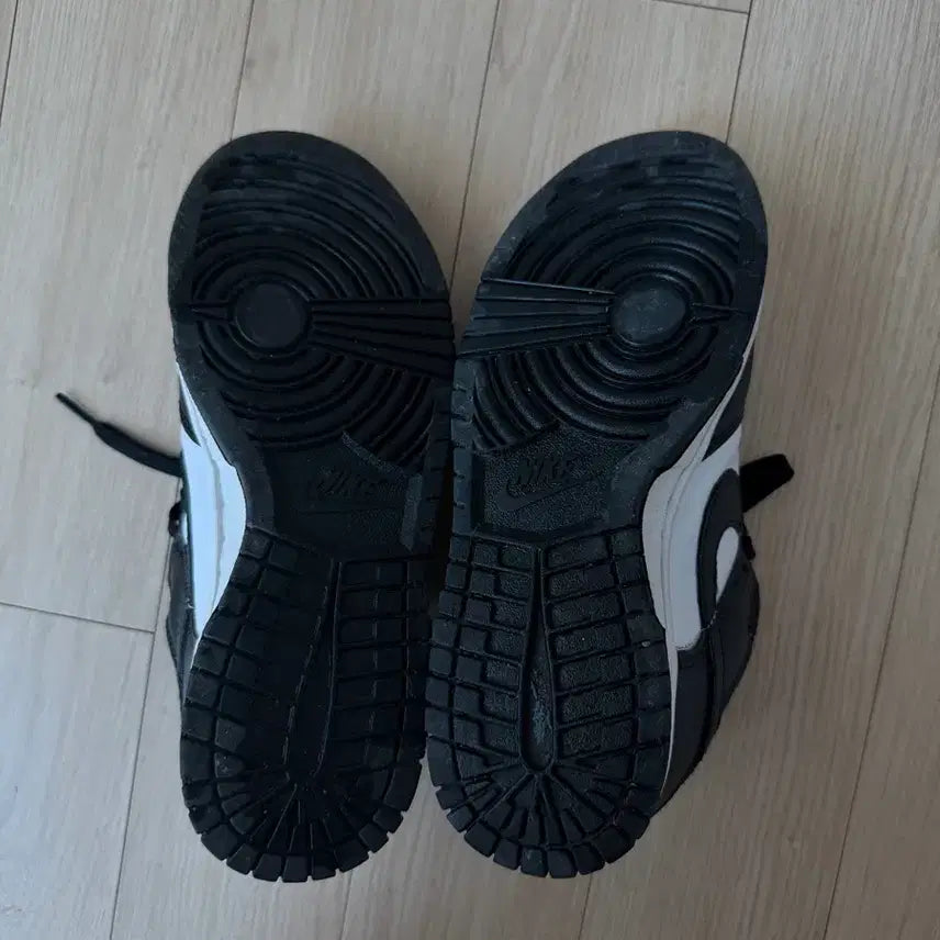 [BUNJANG] Nike Dunk Low Panda 230 Sneakers / 나이키 덩크 로우 범고래 230