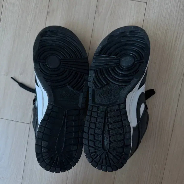 [BUNJANG] Nike Dunk Low Panda 230 Sneakers / 나이키 덩크 로우 범고래 230
