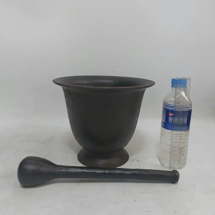 [BUNJANG] Manmuldang Cast Iron Mortar and Pestle Set / 무쇠 절구 와 공이 세트 -  민속품. 만물당