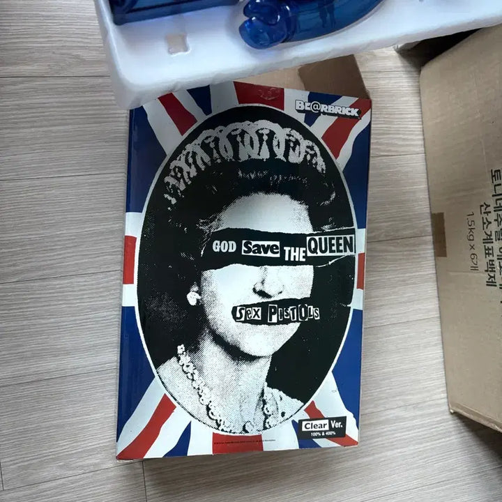 [BUNJANG] Bearbrick God Save the Queen 100% 400% Set / 베어브릭 100% 400% 퀸 God Save the Queen