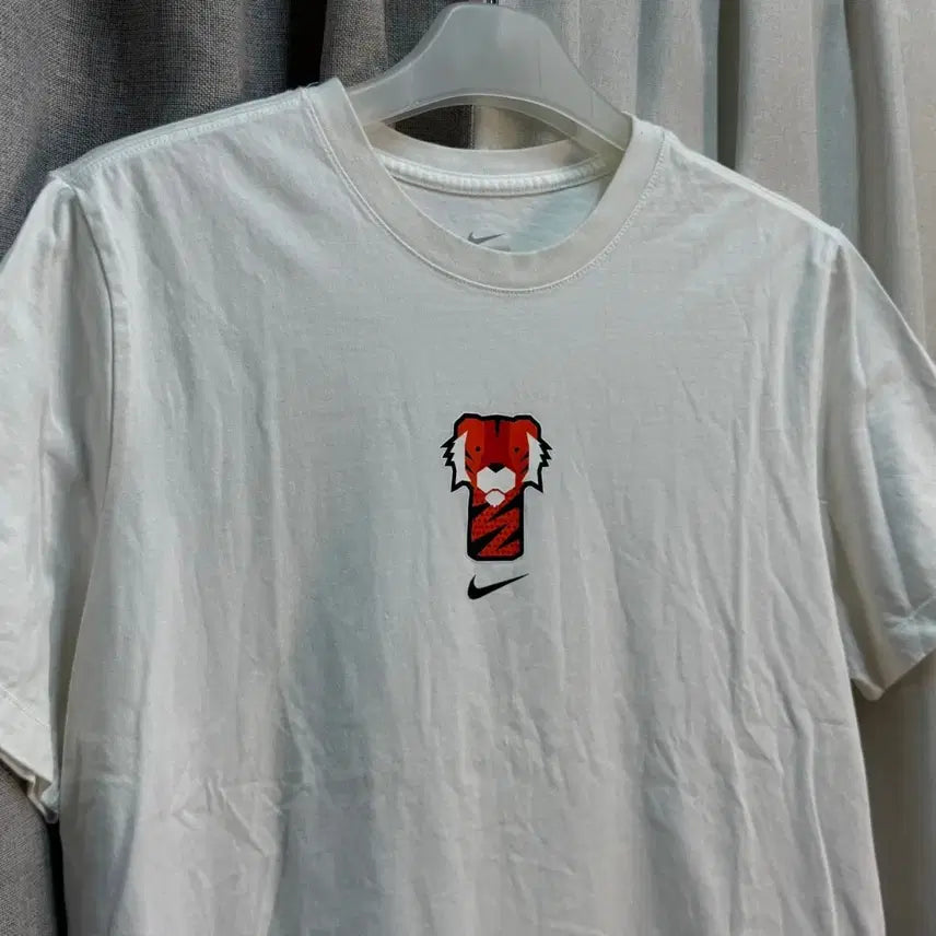 [BUNJANG] Nike Tiger Woods "Frank" Tiger Short Sleeve T-Shirt / [110] 나이키 타이거 우즈 프랭크 호랑이 반팔 티셔츠