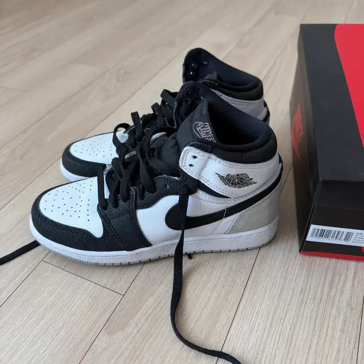[BUNJANG] Nike Air Jordan 1 High Bleached Coral Sneakers / 나이키 에어 조던1 하이 블리치드 코랄 230