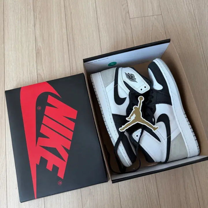 [BUNJANG] Nike Air Jordan 1 High Bleached Coral Sneakers / 나이키 에어 조던1 하이 블리치드 코랄 230