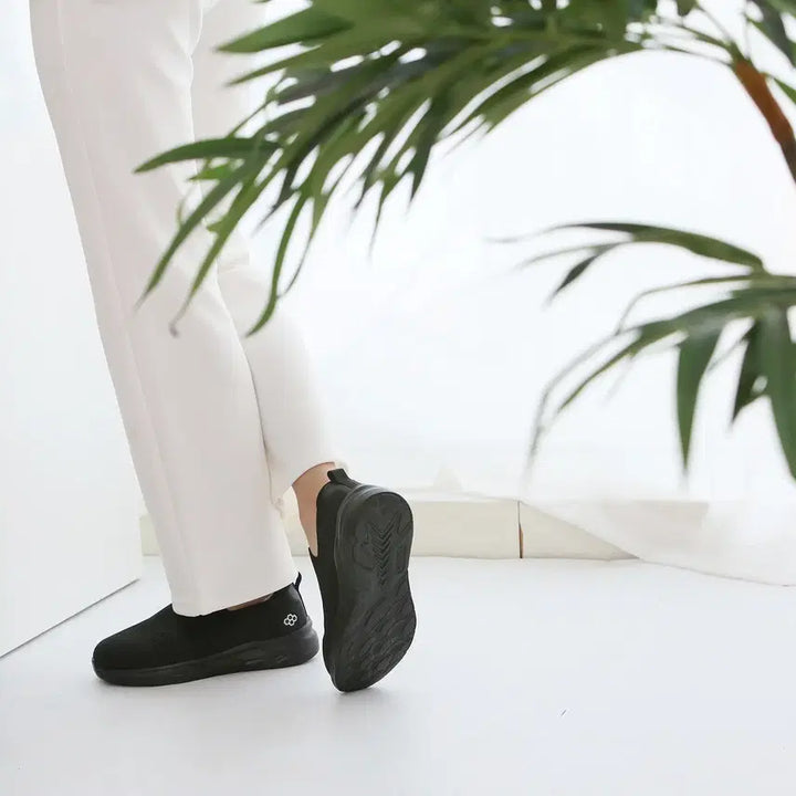 [BUNJANG] Y4 Lightweight Knit Slip-On Nursing Shoes / 간호사화 병원신발 발편한 근무화 초경량 니트 슬립온 쿠션화 블랙 Y4