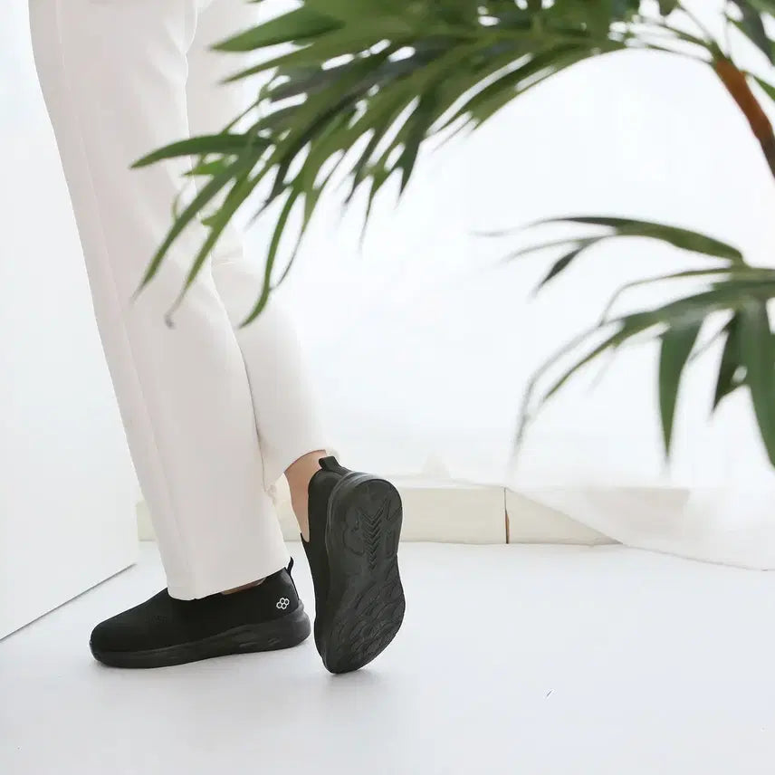 [BUNJANG] Y4 Lightweight Knit Slip-On Nursing Shoes / 간호사화 병원신발 발편한 근무화 초경량 니트 슬립온 쿠션화 블랙 Y4