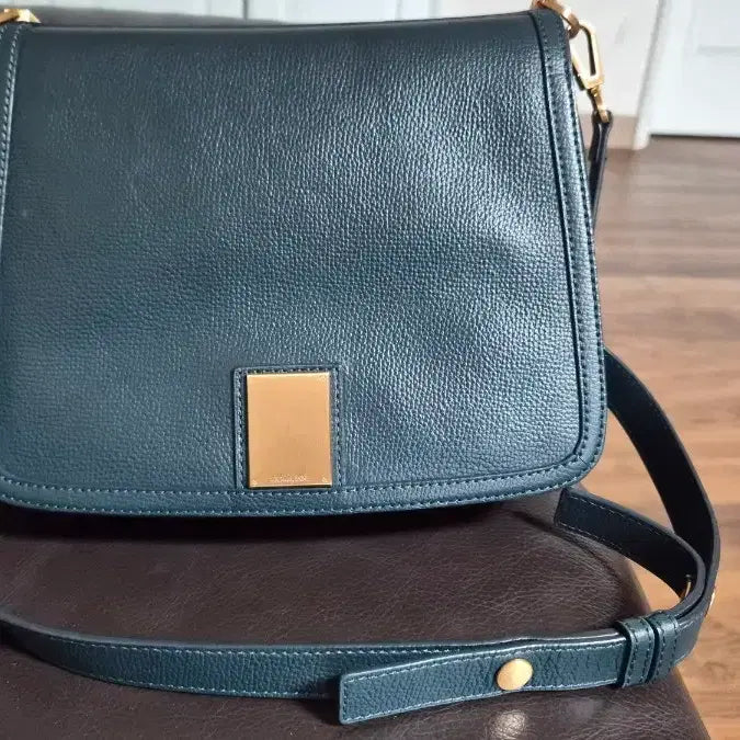 [BUNJANG] Couronne Flap Crossbody Bag / 쿠론 플랩 크로스백