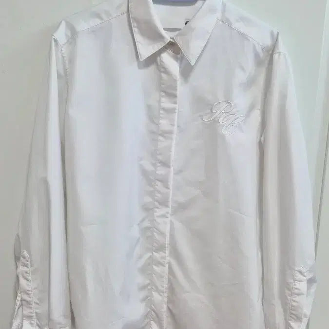 [BUNJANG] RECTO White Shirt RC Embroidery / RECTO 화이트 셔츠 RC 자수 장식