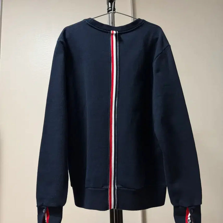 [BUNJANG] Thom Browne Navy Sweatshirt Three-Stripe (New Model) / 톰브라운 백삼선 맨투맨 3사이즈 (신형)