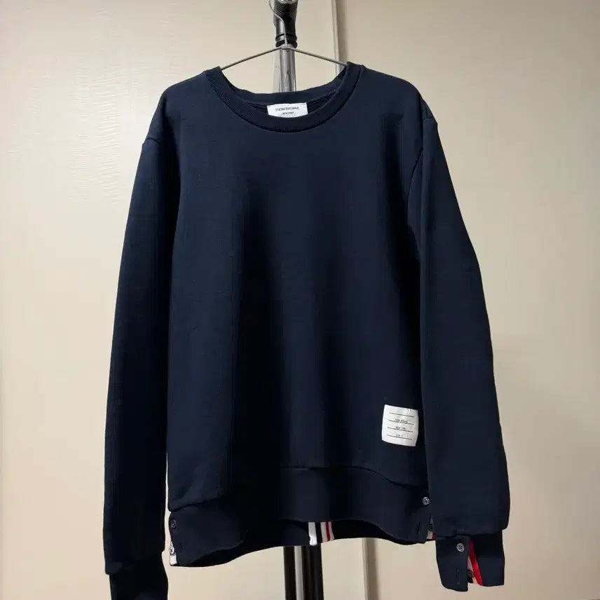 [BUNJANG] Thom Browne Navy Sweatshirt Three-Stripe (New Model) / 톰브라운 백삼선 맨투맨 3사이즈 (신형)