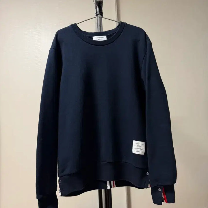 [BUNJANG] Thom Browne Navy Sweatshirt Three-Stripe (New Model) / 톰브라운 백삼선 맨투맨 3사이즈 (신형)