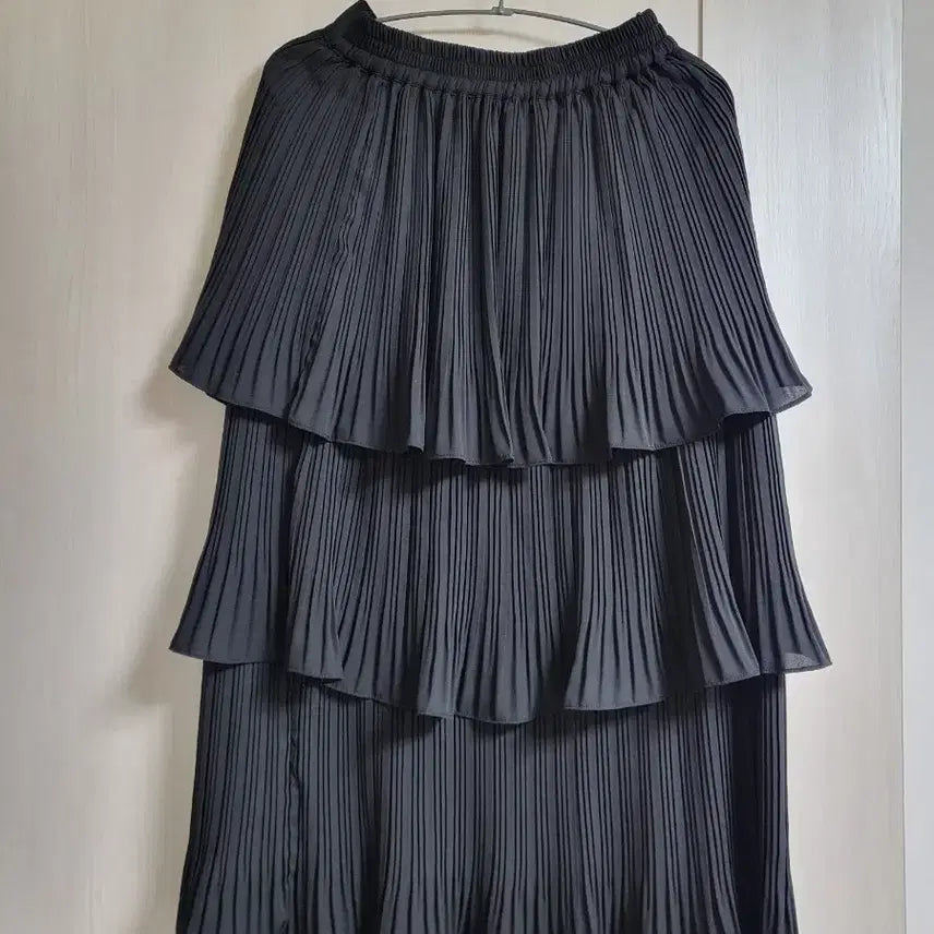 [BUNJANG] Black Pleated Layered Long Skirt / 블랙 플리츠 레이어드 롱스커트