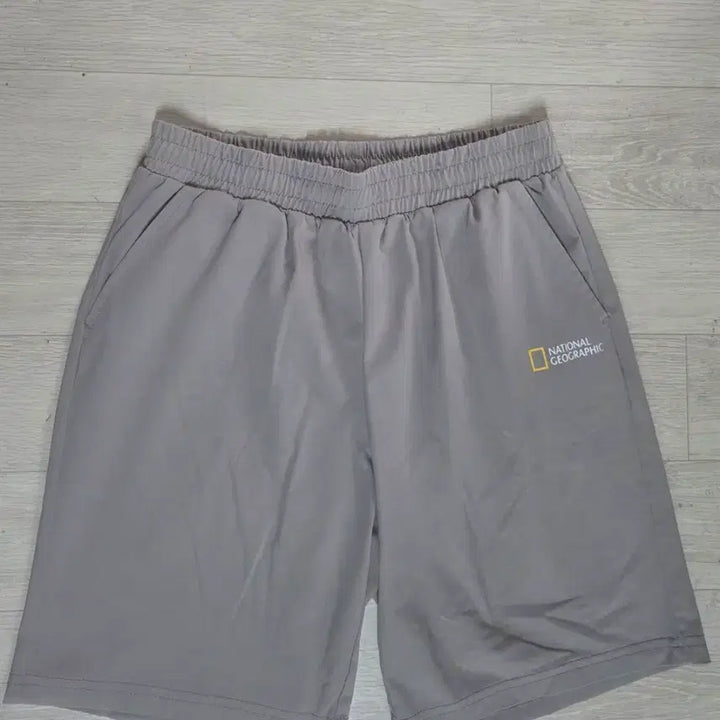 [BUNJANG] National Geographic Beige Shorts (Size 28-30) / 내셔널지오그래픽(신형.사이즈28-30)베이지색 반바지