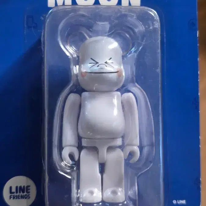 [BUNJANG] Bearbrick Line Friends Moon Figure 100% / 베어브릭 라인프렌즈 문 피규어 100% 미개봉