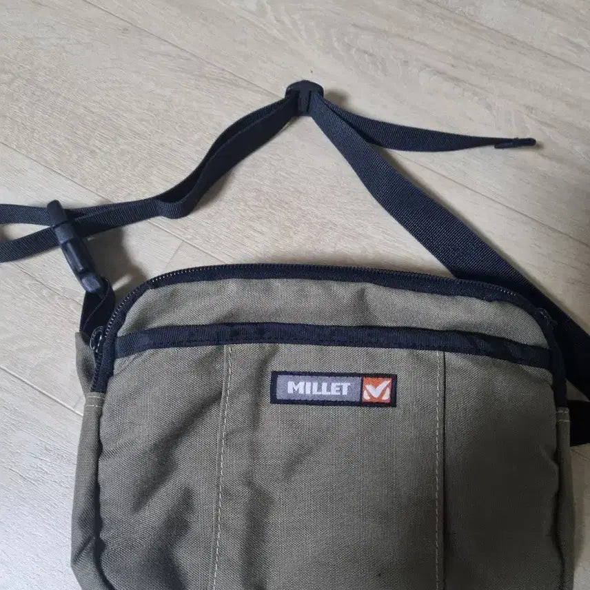 [BUNJANG] Millet Khaki Hip Pack / 밀레 카키색 힙색