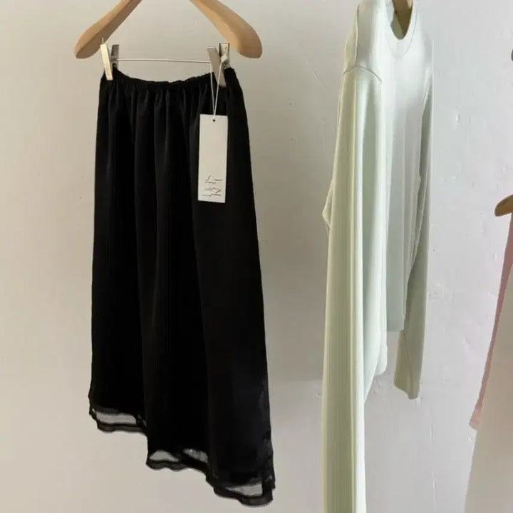 [BUNJANG] BASQUET LOE Satin Midi Skirt Black / 바스켓 로에 새틴 스커트