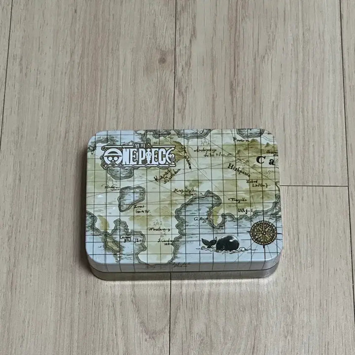 [BUNJANG] One Piece Map Design Tin Case with Poster Stickers / 원피스 지도 디자인 틴케이스, 포스터 스티커