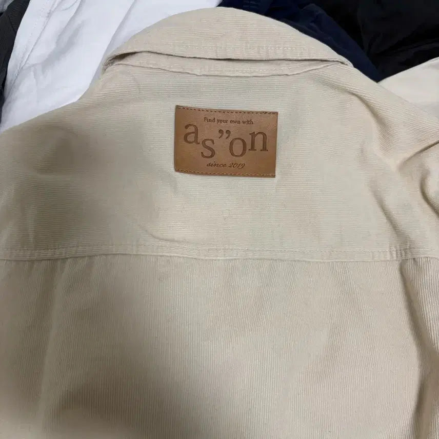 [BUNJANG] AZONE Corduroy Shirt Ivory / 애즈온 제니스 코듀로이셔츠