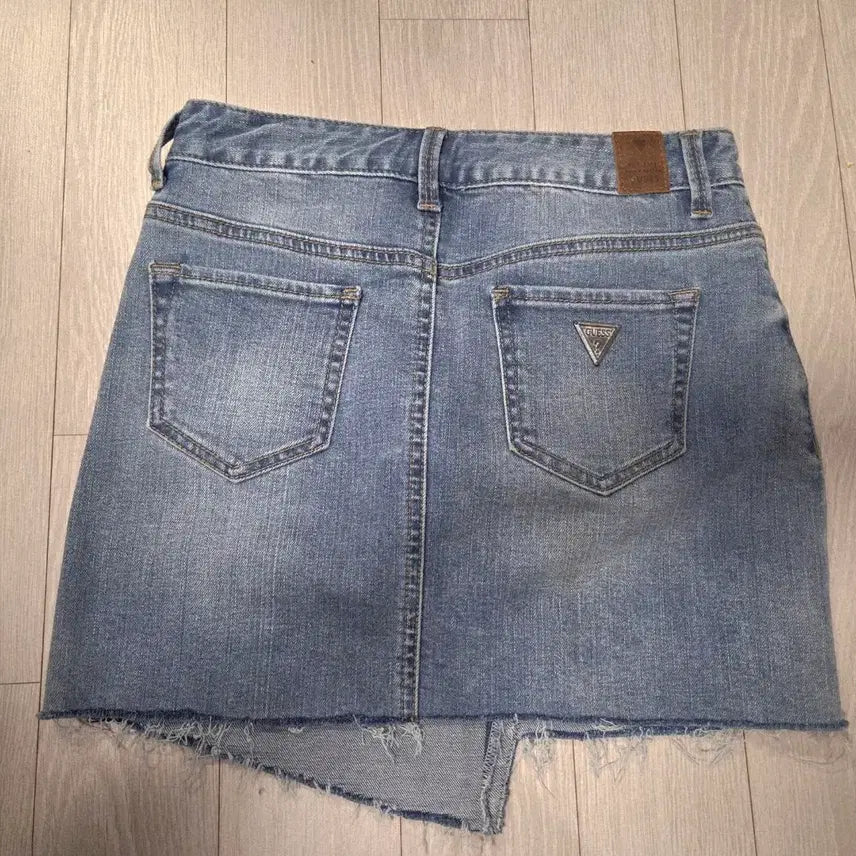 [BUNJANG] Guess Asymmetrical Denim Mini Skirt / 게스 언발란스 데님 미니스커트