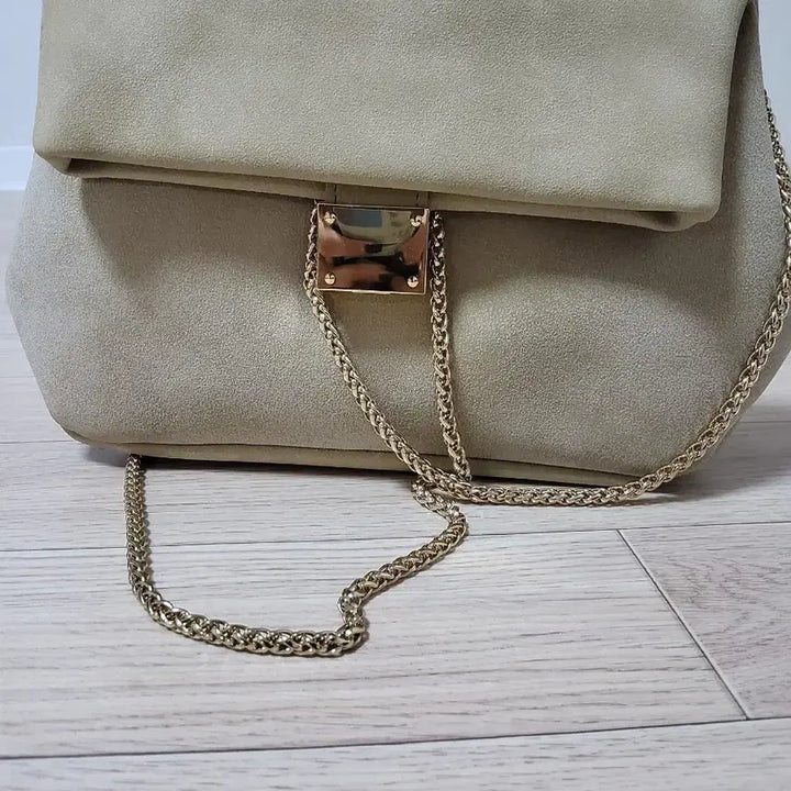 [BUNJANG] Beige Suede Chain Shoulder Bag / 베이지 스웨이드 체인 숄더백