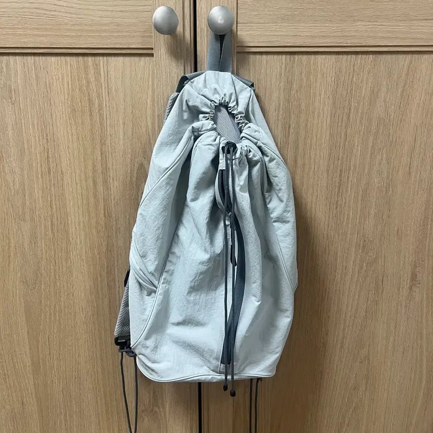 [BUNJANG] Hatching Room Light Gray String Backpack / 해칭룸 스트링백팩 라이트그레이