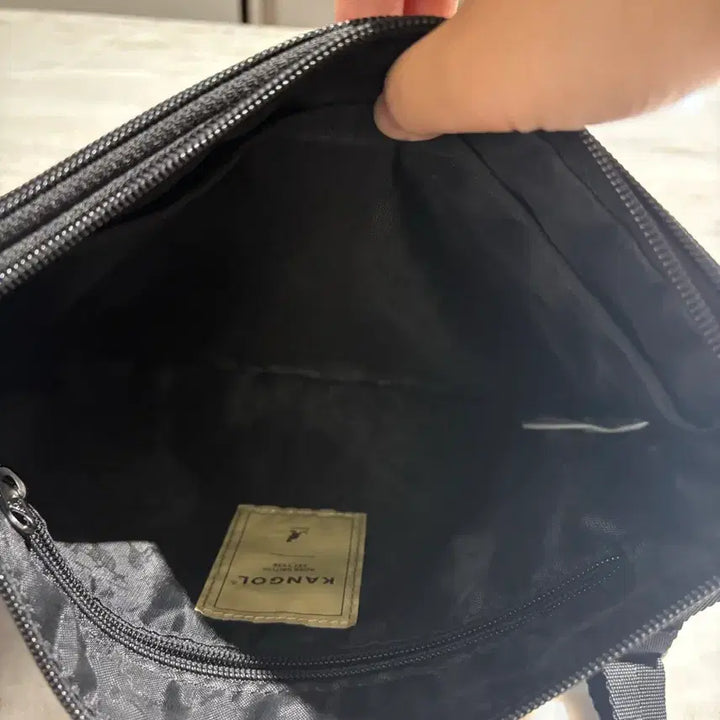 [BUNJANG] Kangol Neil Cross Bag / 캉골 크로스백 (Neil Cross Bag)