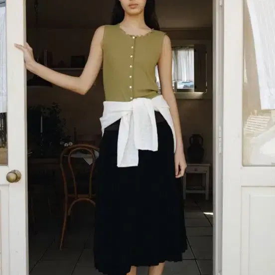 [BUNJANG] The Lye Ribbed Sleeveless Top Olive / 더 라이 골지 슬리브리스 올리브