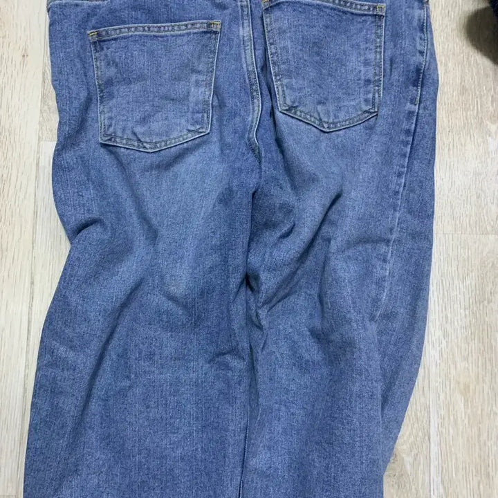 [BUNJANG] Minimal Code Semi Wide Denim Jeans / 미니멀코드 세미 와이드 데님 중청 M
