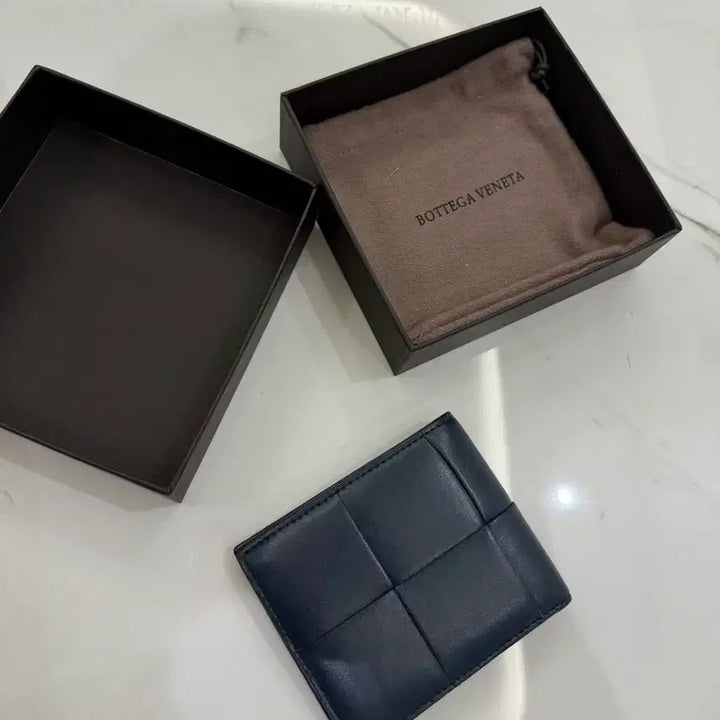 [BUNJANG] Bottega Veneta Cassette Bi-Fold Wallet / [OS] 보태가 베네타 카세트 폴더형 지갑