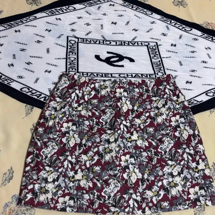 [BUNJANG] Flower Pattern Mini Skirt / 플라워 패턴 스커트 새상품
