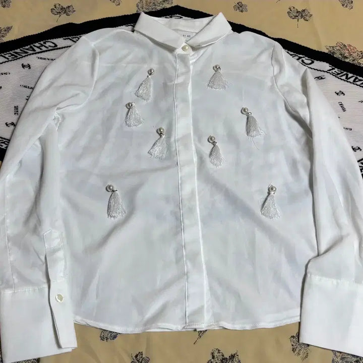 [BUNJANG] BY ME White Blouse with Tassel and Pearl Detail / BY ME 흰색 블라우스 태슬 장식 새상품