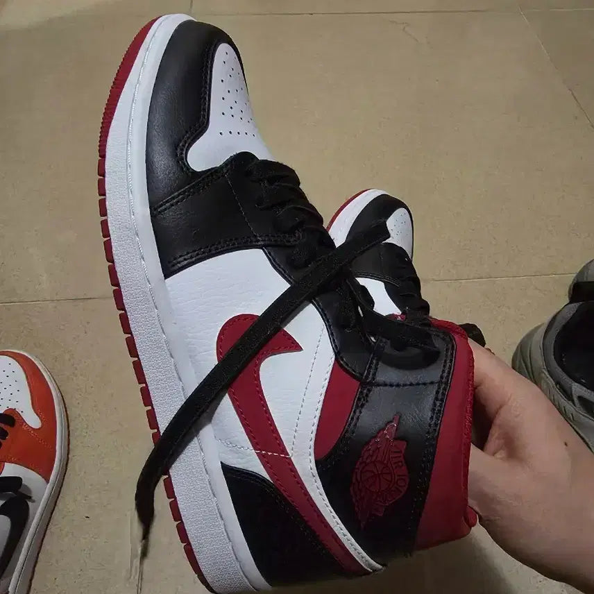 [BUNJANG] Nike Jordan 1 Mid Gym Red Sneakers / 나이키 조던1 미드 짐레드 260