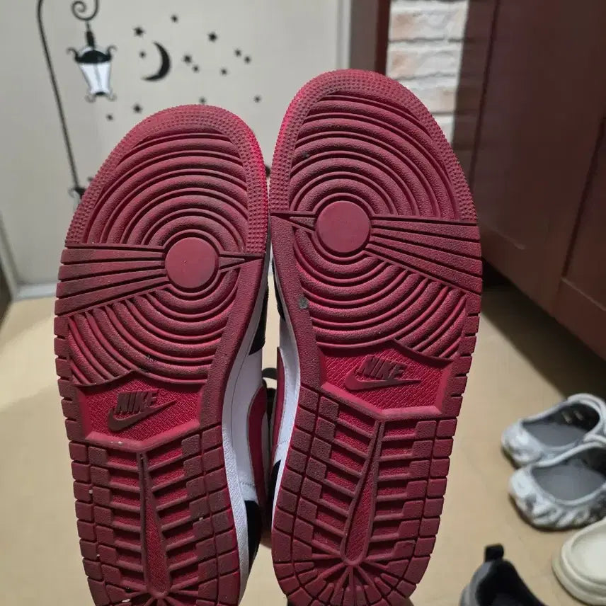 [BUNJANG] Nike Jordan 1 Mid Gym Red Sneakers / 나이키 조던1 미드 짐레드 260