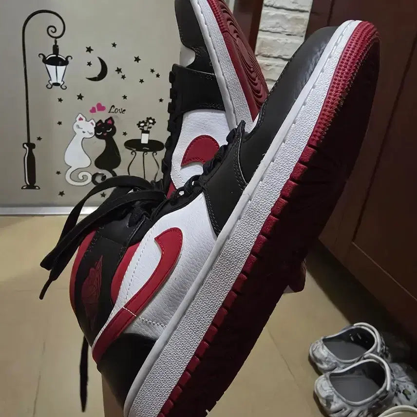 [BUNJANG] Nike Jordan 1 Mid Gym Red Sneakers / 나이키 조던1 미드 짐레드 260