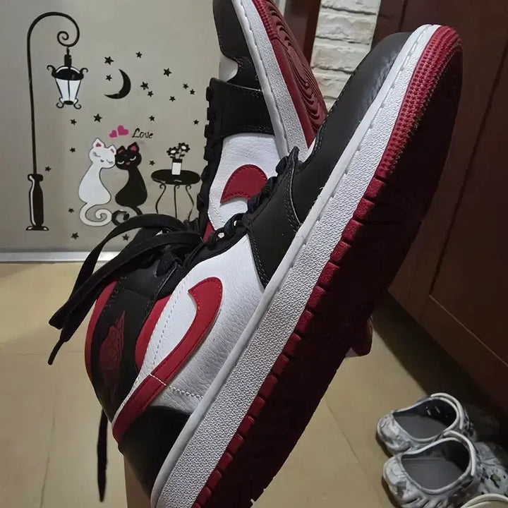 [BUNJANG] Nike Jordan 1 Mid Gym Red Sneakers / 나이키 조던1 미드 짐레드 260