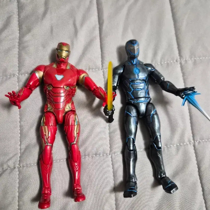 [BUNJANG] Invincible Iron Man Action Figure 2-Set Bundle / 인빈시블 아이언맨 액션 피규어 2종 세트 일괄