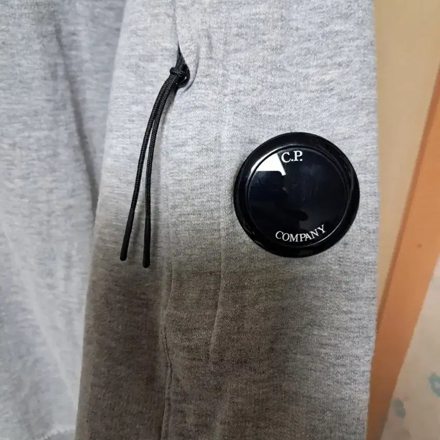 [BUNJANG] CP Company Lens Grey Sweatshirt M (95-100) / 정품 CP컴퍼니 렌즈 그레이 맨투맨 티셔츠 M(95~100)