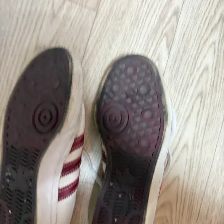 [BUNJANG] Adidas White/Burgundy Three Stripes Sneakers / 집이사겸정라! 아디다스 화이트/버건디 삼선 스니커즈