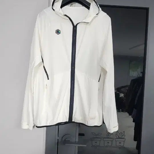 [BUNJANG] Kappa XL105 Lightweight Hooded Windbreaker White / XL105 카파 화이트 디잔,핏이뿐 재질부드러운 경량바스락스판후드바람막이