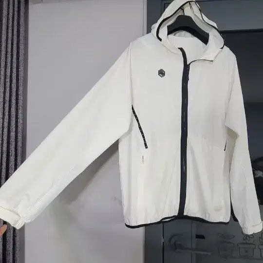 [BUNJANG] Kappa XL105 Lightweight Hooded Windbreaker White / XL105 카파 화이트 디잔,핏이뿐 재질부드러운 경량바스락스판후드바람막이