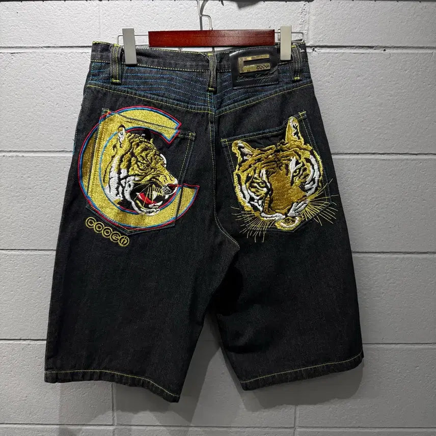 [BUNJANG] Kuji Tiger Embroidered Shorts / 쿠지 타이거 자수 반바지